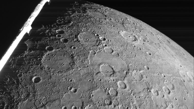 Merkür'ün Bugüne Kadarki En Yakın Fotoğrafı Çekildi (Bu Bildiğimiz Ay...)