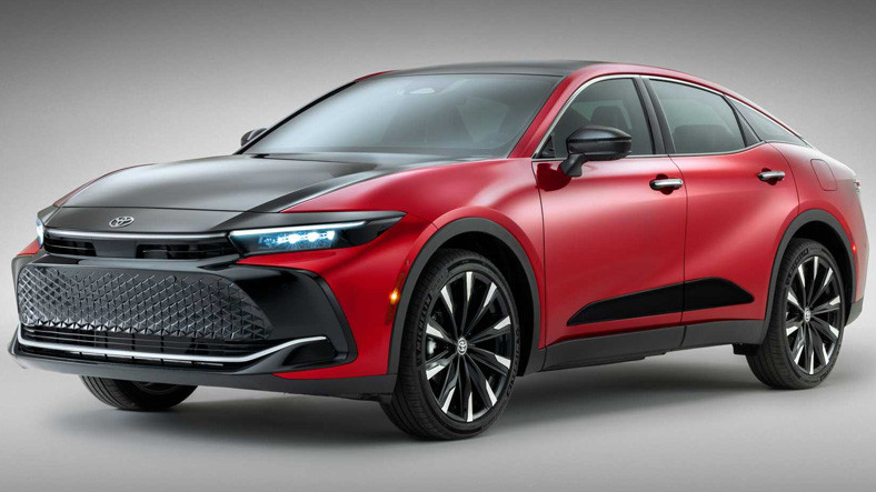 2023 Toyota Crown Tanıtıldı: Tasarımına Ayrı, Performansına Ayrı Hayran Kalacaksınız...