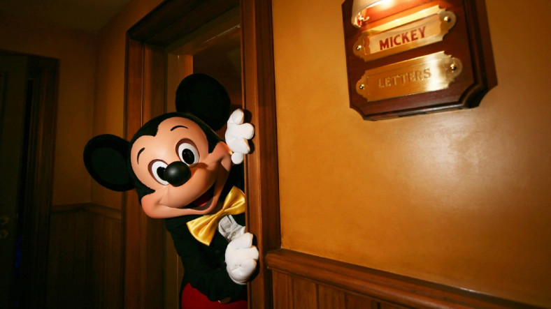 Disney'in Sembolü Mickey Mouse Yakında 'Kamu Malı' Haline Gelebilir: İşte Nedeni