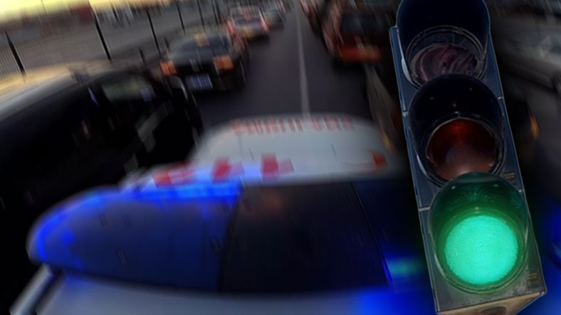 Trafikte Hayat Kurtaracak Yenilik: Ambulans Yaklaşınca Tüm Trafik Işıkları 'Yeşil' Olacak!
