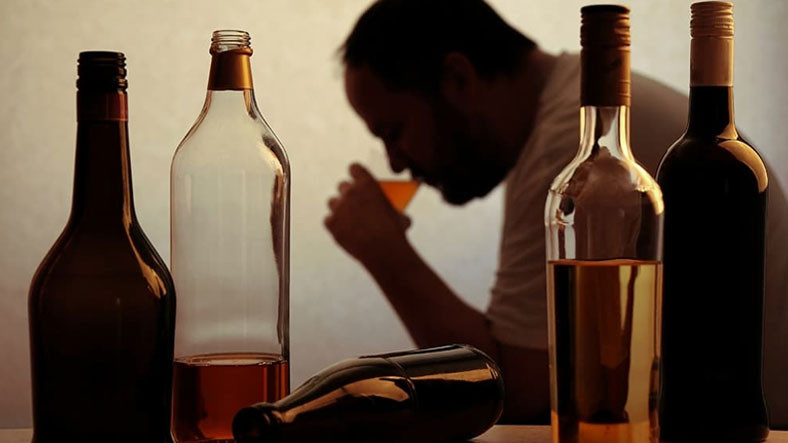 Farklı Yaş Gruplarına Göre İdeal Alkol Tüketim Miktarı Açıklandı: Alkolün Zararlarını En Fazla Yaşayan Yaş Aralığı da Belli Oldu