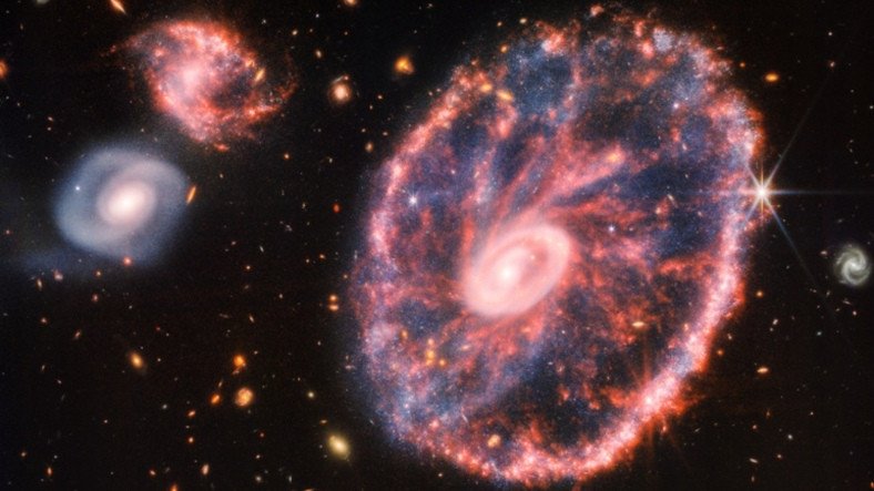 James Webb Uzay Teleskobu, "Araba Tekeri Galaksisi"nin Fotoğrafını Paylaştı