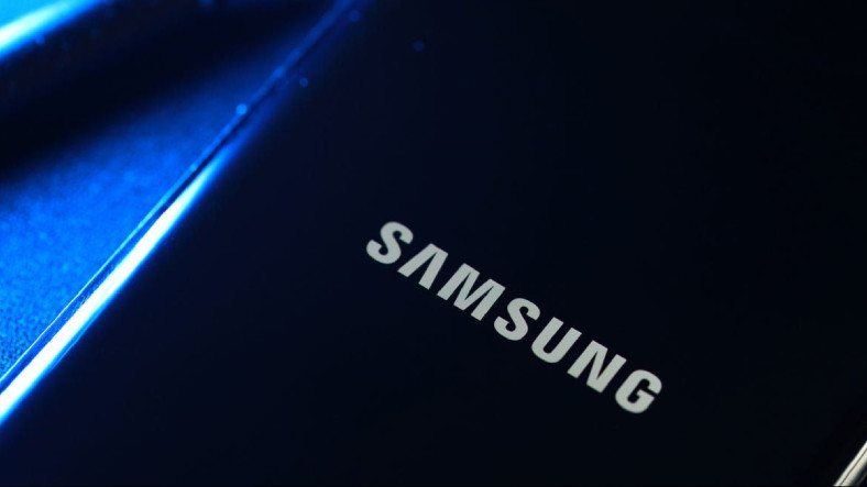 Samsung, Telefonun Önünü Arkasını Ekran Yapmaya Hazırlanıyor: Patent Alındı!