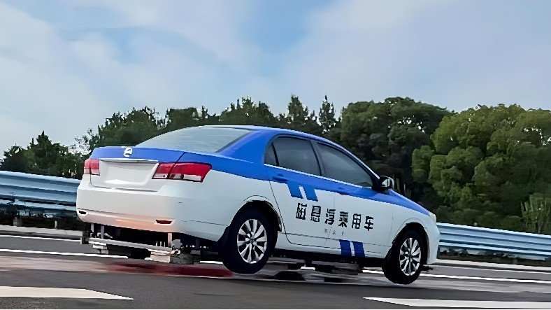 Çin’de Trafik Resmen “Akacak”: Araçların Havada Süzüldüğü Mıknatıslı Otobanlar Geliyor