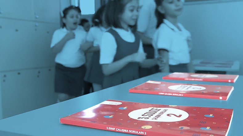 Yarın Açılacak Okullarda Öğrencilere Ders Kitaplarına Ek Olarak İlk Kez Ücretsiz Yardımcı Kaynak Kitapları Dağıtılacak