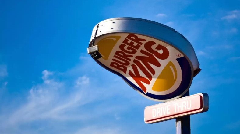 Burger King'in 'Diğer İnsanlara' Aptal Muamelesi Yaptığı Reklamları Tartışma Yarattı