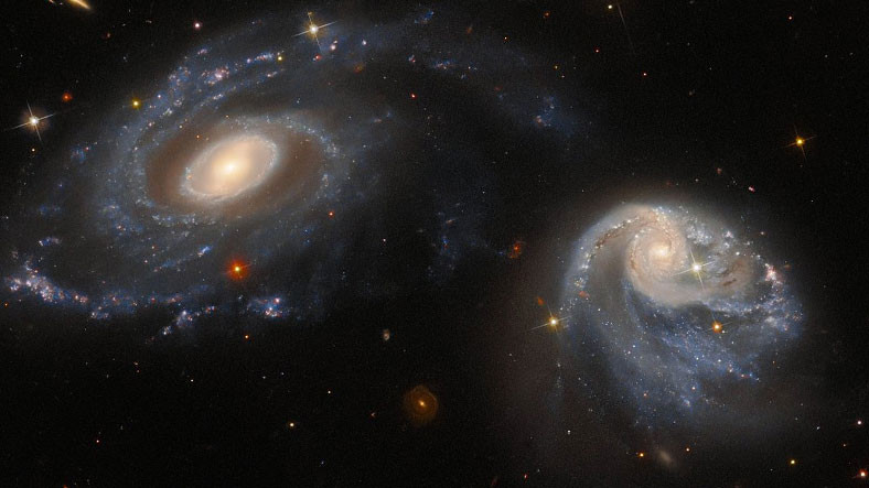Neredeyse Birbirine Çarpan İki Galaksinin Ultra Yüksek Çözünürlüklü Fotoğrafı Paylaşıldı