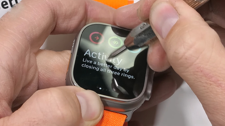 iPhone Fiyatına Satılan Akıllı Saat Apple Watch Ultra, Sağlamlık Testine Girdi (Harbiden Sağlammış)