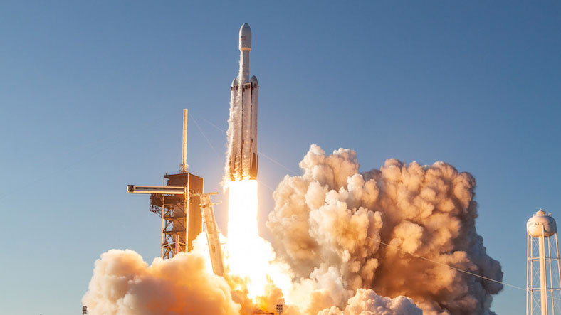 SpaceX'in Mars'a Araba Fırlatan Roketi Falcon Heavy, Bu Sefer Ordunun 'Gizli Görevi' İçin Fırlatıldı [Video]