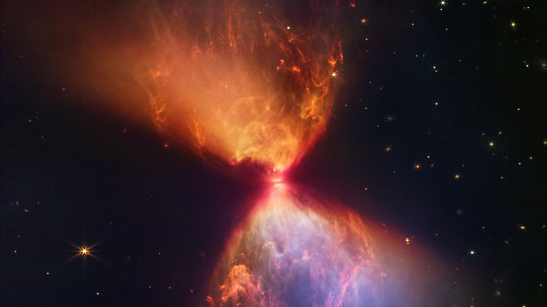 Uzayın Kum Saati: Henüz Yeni Oluşan Bir Yıldızın Hayranlık Uyandıran Fotoğrafı Paylaşıldı