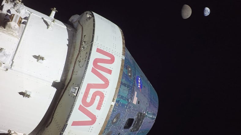 Ay'a Dönüşün İlk Adımı Tamamlandı: Orion, Ay'ın Etrafında "Bi' Tur Atıp" Dünya'ya Başarıyla Geri Döndü [Video]