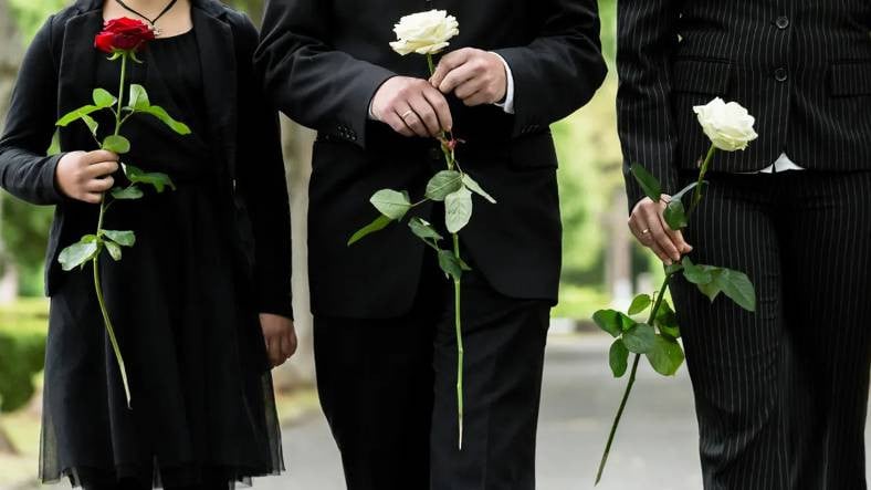 Cenazelerde Neden Yüzyıllardır Siyah Kıyafetler Giyilir? Tek Nedeni Ölümü Çağrıştırması Değil!