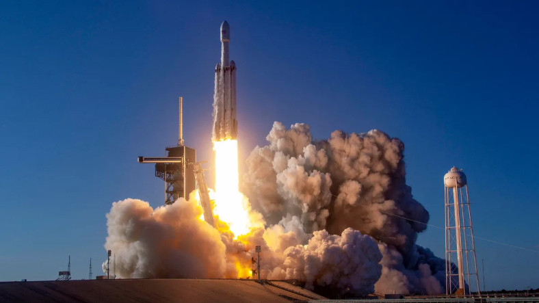 SpaceX, Çok Kısa Bir Sürede 3 Falcon 9 Roketi Fırlatmayı Başardı