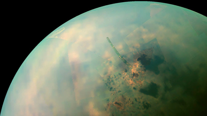 James Webb, Satürn'ün Devasa Uydusu Titan'ın "Bu Bildiğin Dünya" Dedirten Bir Fotoğrafını Paylaştı