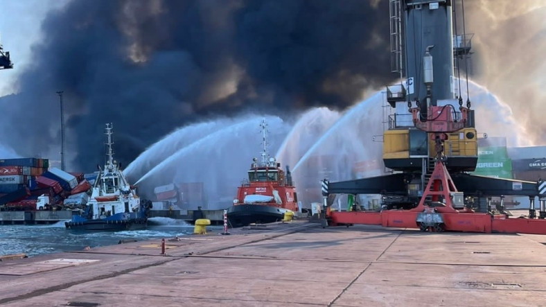 İskenderun Limanı'nda Deprem Sonrası Başlayan Yangın, 3. Gününde Kontrol Altına Alındı!
