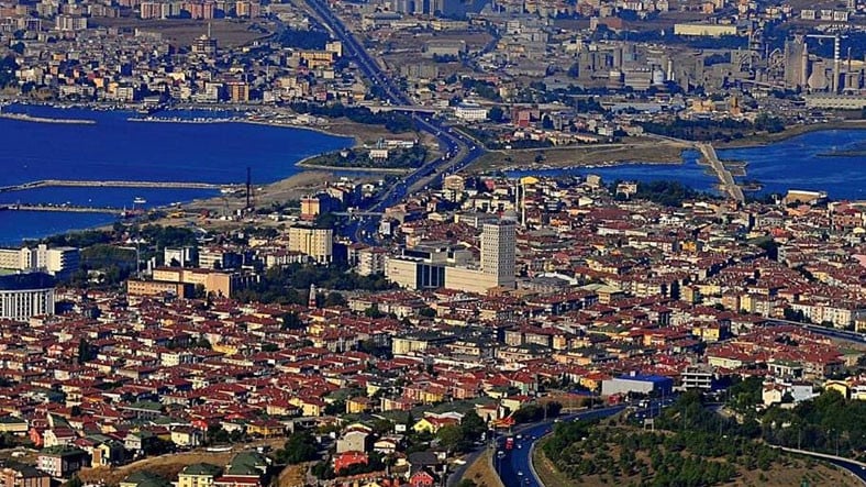 İstanbul Büyükçekmece'de Eski Deprem Yönetmeliğine Göre Yapılan Tüm Binalar Yıkılacak: "Vatandaşın Keyfini Beklemeyeceğiz"