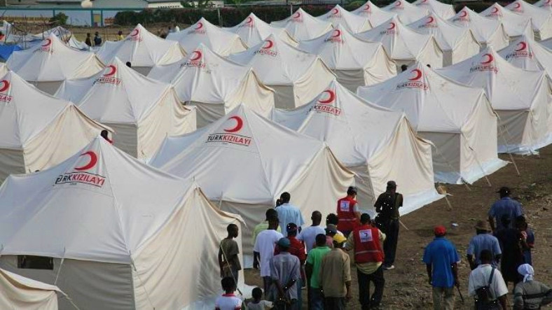 Kızılay Başkanından "Çadır Yok" Tartışmalarına Sert Çıkış: AFAD Çadırlarını da Biz Verdik