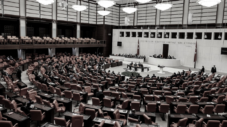 Milletvekilleri, Depremzedeler İçin Bir Aylık Maaşlarını Bağışlama Kararı Aldı