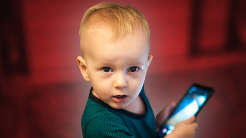 Ekran Başında Uzun Saatler Geçirmenin Çocuklar Üzerindeki Etkilerini Gösteren Araştırma: İletişim Becerileri Tam Gelişmiyor