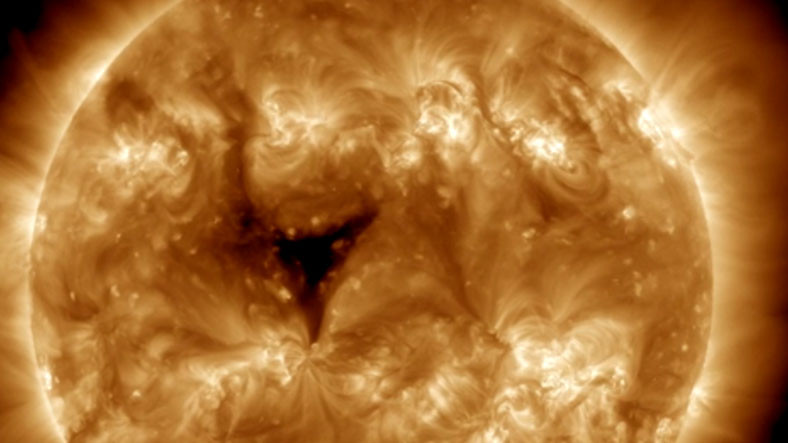 Güneş'te 20 Dünya Büyüklüğünde Delik Gözlemlendi