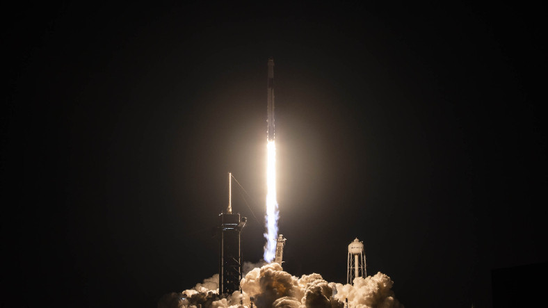 NASA ve SpaceX, Ertelenen Crew 6 Görevini Başarıyla Gerçekleştirdi: Dört Astronot Uluslararası Uzay İstasyonu'na Gönderildi