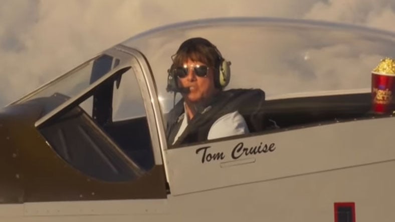 Tom Cruise, MTV Mükafatını Uçak Kullanırken Kabul Etti