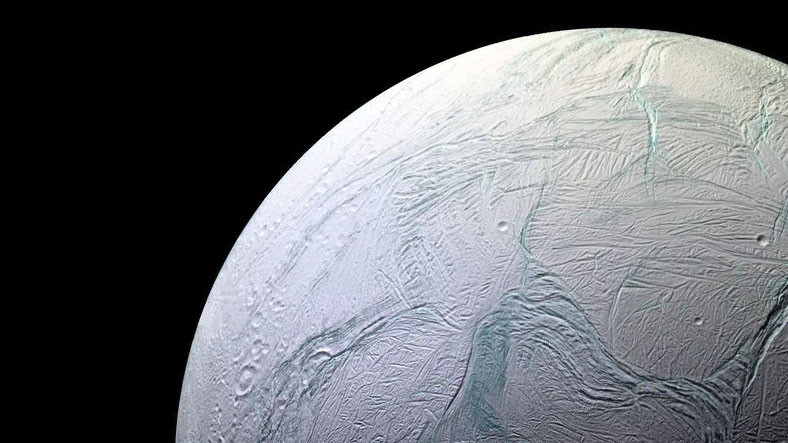 Satürn'ün Uydusu Enceladus'ta Hayatın Yapı Taşlarından Biri Bulundu