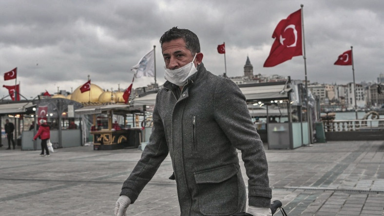 Sıhhat Bakanı Fahrettin Koca, Yeni COVID-19 Varyantının Türkiye'de Görülüp Görülmediğini Açıkladı