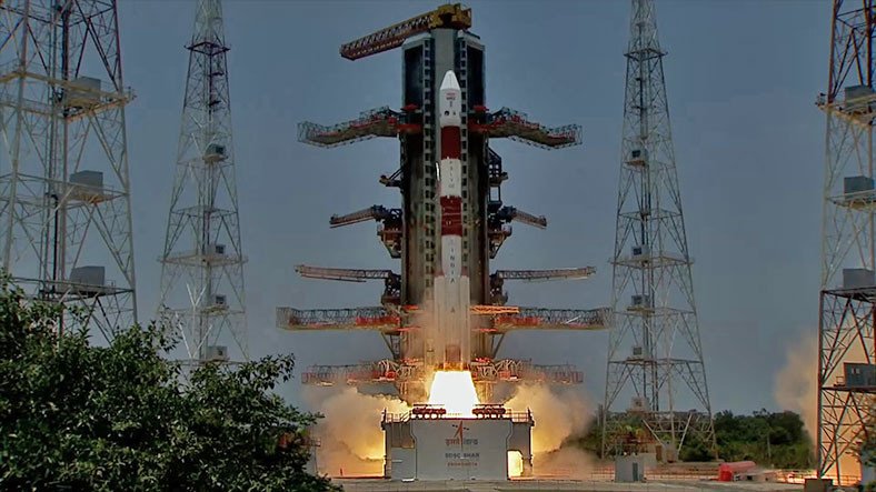 Hindistan, Güneş’i Birinci Kere Uzaydan Gözlemleyecek Uydusunu Başarılı Bir Biçimde Fırlattı