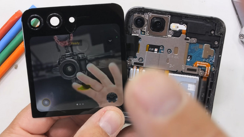 Samsung Galaxy Z Flip5 Tek Tek Kesimlerine Ayrıldı: "Katlanabilir Telefonlar Dayanıksız" Fikri Yıkılacak [Video]
