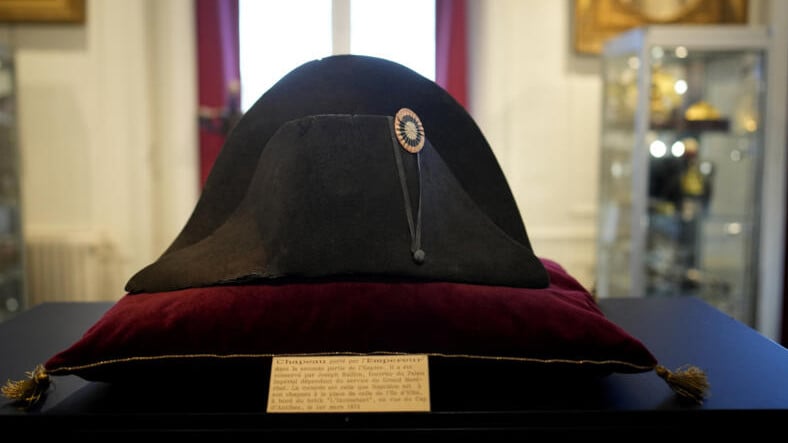 Napolyon Bonapart'ın İkonik Şapkası, Açık Artırmada On Milyonlarca TL'ye Satıldı