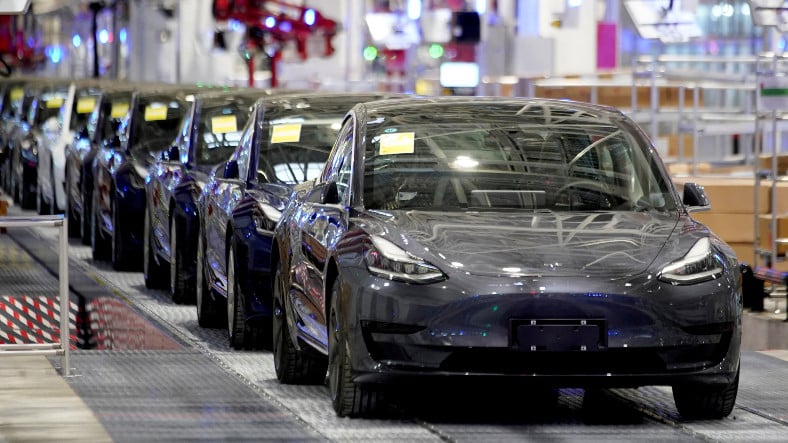 Tesla, ABD'de Sattığı Neredeyse Tüm Elektrikli Arabaları Geri Çağırdı: İşte Nedeni